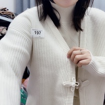 The cashmere sweatshirt picks up the drain 197.