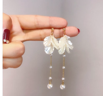 Korean version of the new cold wind silver 2021 earrings French retro Pearl earrings female temperament tassel jewelry