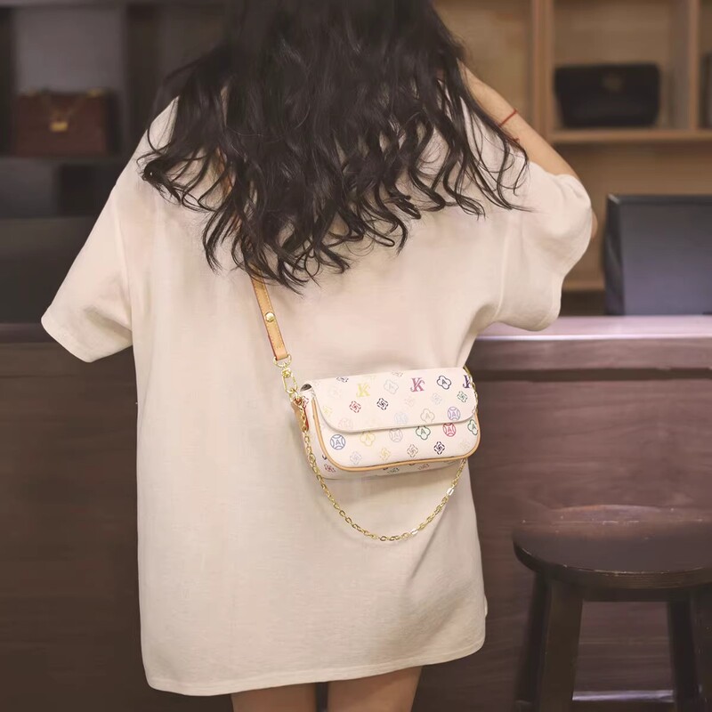 American Women's Bag 2025 Autumn New Crossbody Bag Light Luxury Niche High-End Exquisite Chain Underarm Small Square Bag