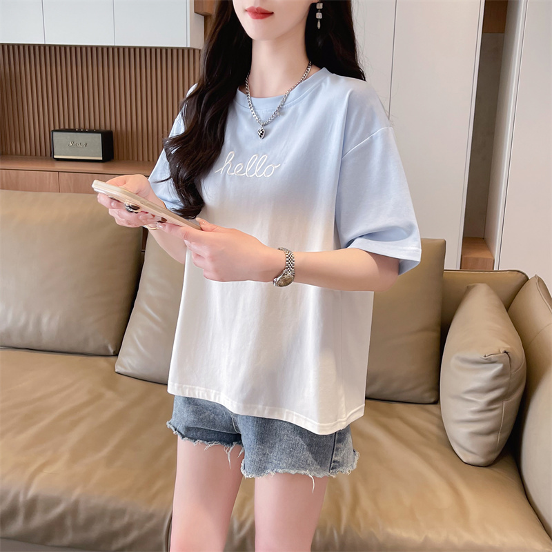 Short-Sleeve Gradient Color T-Shirt for Petite Pregnant Women, Summer Loose Fit with High-End Embroidery, Round Neck Cropped Top for Women, Trendy