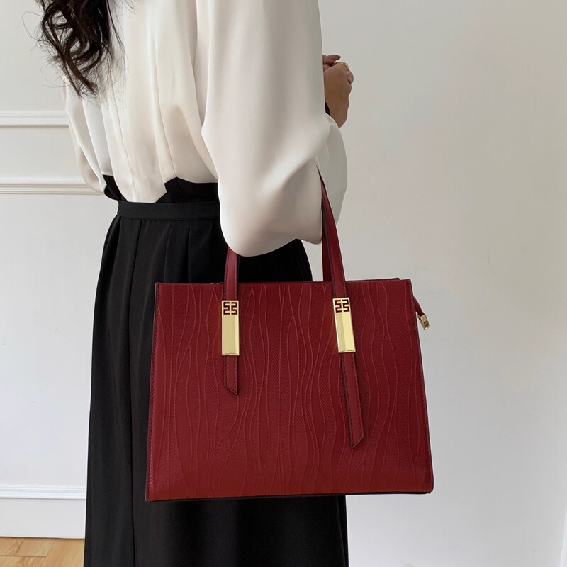 Official Website Ck&Wl Wedding Bag Women's Bag 2026 New Crossbody Handbag Elegant Middle-Aged Mother Bag Large Capacity