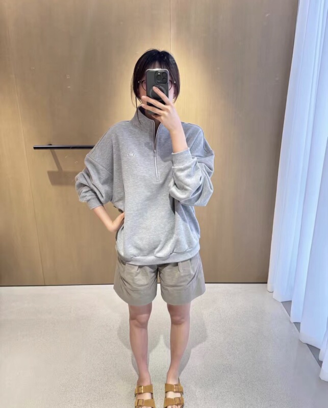 Alo Yoga Accolade Stand-Up Collar Solid Color Half-Zip Long-Sleeve Hoodless Sweatshirt Unisex