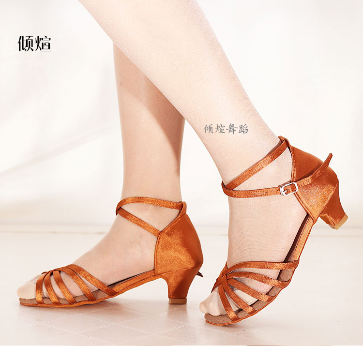 Cô gái trẻ em với giày Latin Giày khiêu vũ Cô gái mang giày đế mềm cho trẻ em Giày Latin giày cao gót nữ 4,5cm - Khiêu vũ / Thể dục nhịp điệu / Thể dục dụng cụ giầy nhảy