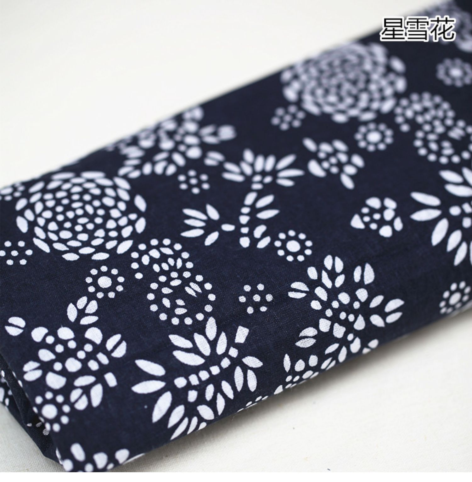2 miếng vải cotton màu xanh in phong cách dân tộc màu xanh và trắng sứ khăn trải bàn phòng trà sofa màu xanh hoa vải nền - Vải vải tự làm vải may quần áo
