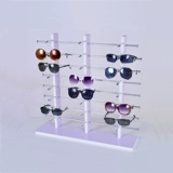 Белый стенд, солнцезащитные очки