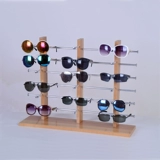 Белый стенд, солнцезащитные очки