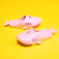 Розовая акула, семейный стиль