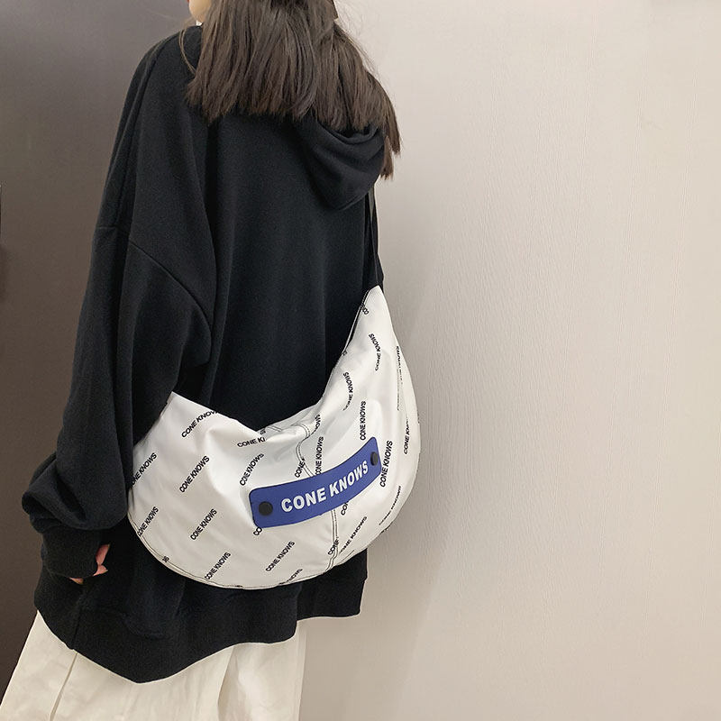 Water dumplings 2021 new Korean version 100 lap days Waterproof Inclined Satchel Girls' Wind Student Fashion Single shoulder bag men