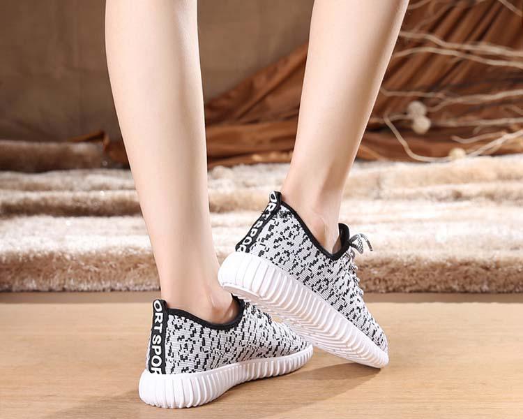 Giày net mới tuổi Bắc Kinh của phụ nữ giày đơn breathable canvas giày thể thao với nhảy vuông chạy non-slip đáy mềm