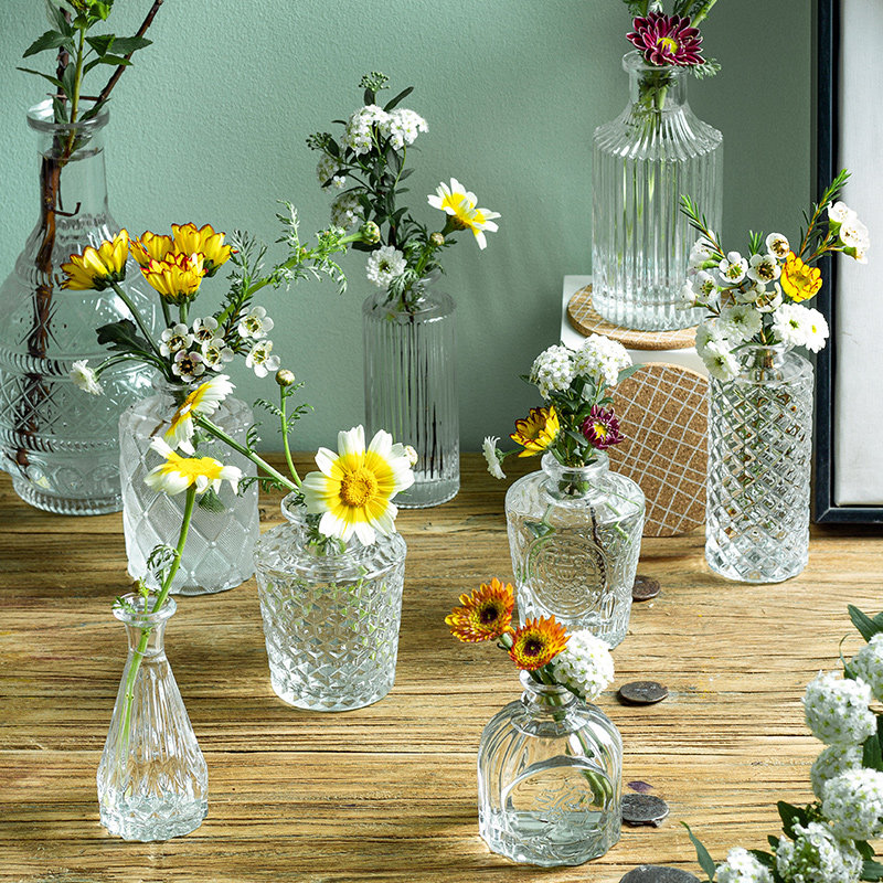 Dry flower vase 2021 ins dormitory small bottle mouth retro Nordic flower arrangement desktop hydroponic light luxury glass bottle ornaments