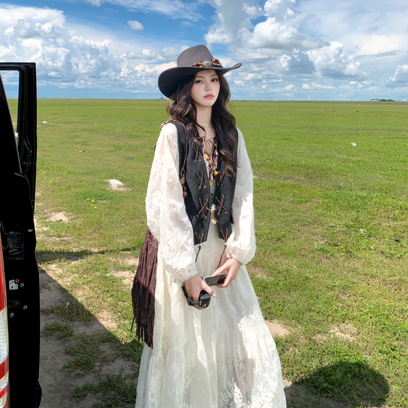 White Dress Set for Women, Spring and Autumn 2026, Suitable for Travel in Sichuan, Yunnan, and Xinjiang, Including Jiuzhaigou Vest and Long Skirt White Dress Set for Women, Spring and Autumn 2026, Suitable for Travel in Sichuan, Yunnan, and Xinjiang, Including Jiuzhaigou Vest and Long Skirt