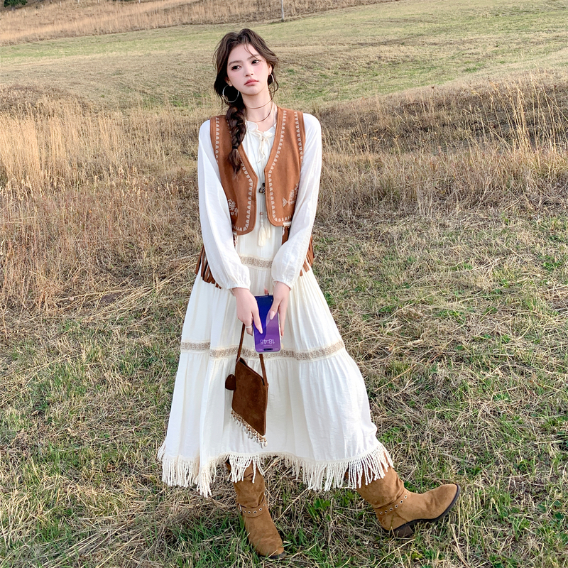 White Long Dress for Taking Photos in the Grassland Desert, Vacation Dress in Xishuangbanna, Yunnan, Travel Vest Two-Piece Set in Inner Mongolia White Long Dress for Taking Photos in the Grassland Desert, Vacation Dress in Xishuangbanna, Yunnan, Travel Vest Two-Piece Set in Inner Mongolia