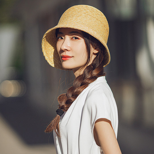 Designer Spring and Summer New Straw Hat for Women, Sunshade and Sun Protection, European and American British Style, Elegant Retro Small-Brimmed Hat