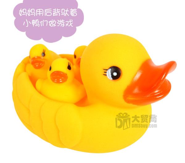 Whispering duckling a family of four baby splashing toy swimming duck waterproof yellow duck baby toy