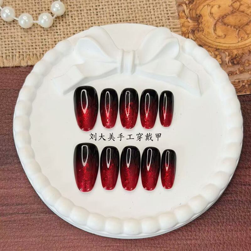 Liu Damei【Red Night】Hand-Painted Exquisite Burgundy Fine Glitter Black and Red Gradient Cat-Eye Brightening Commuter-Ready Press-On Nails