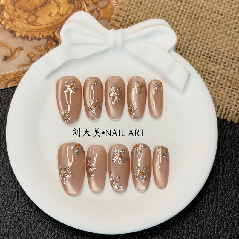 Liu Damei【Star Flower Girl】Hand-Painted Stylish and Unique Star Flower Cat Eye Design, Brightening Effect, Commuter Style, Ready-To-Wear Nail Art