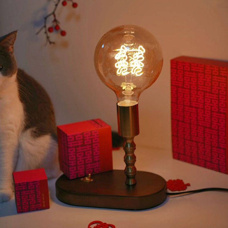 Happy character newlyweds new wedding lamps bedside bedrooms American retro festive and wedding gift wedding gift wedding warm and long Ming light-Taobao