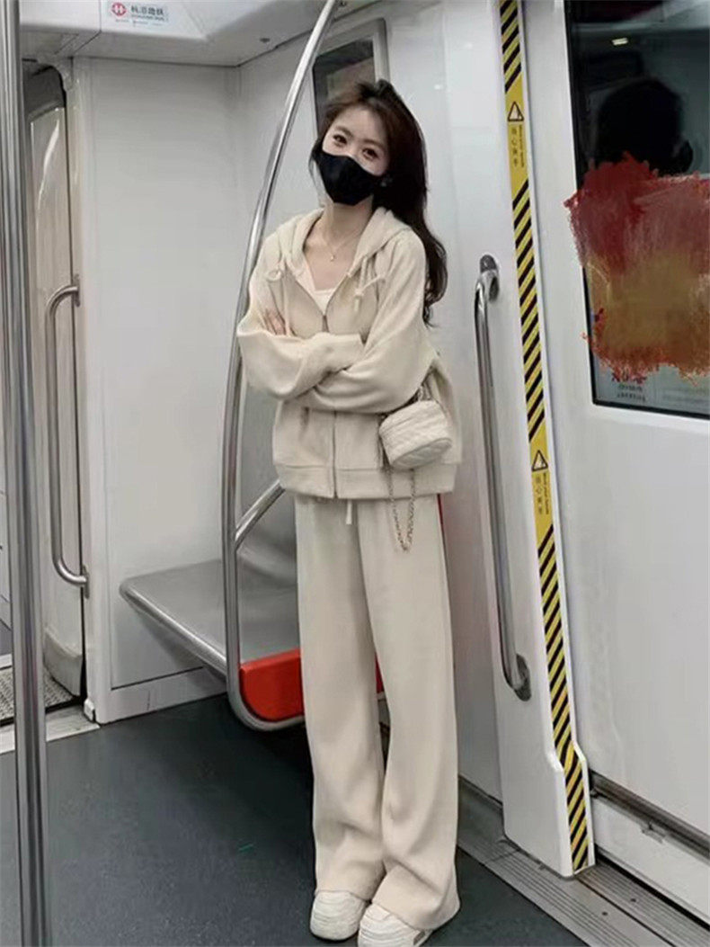 Стильные костюмы 2024新款女韩奶系穿搭早春卫衣运动套装初春小个子茶系穿搭一整套