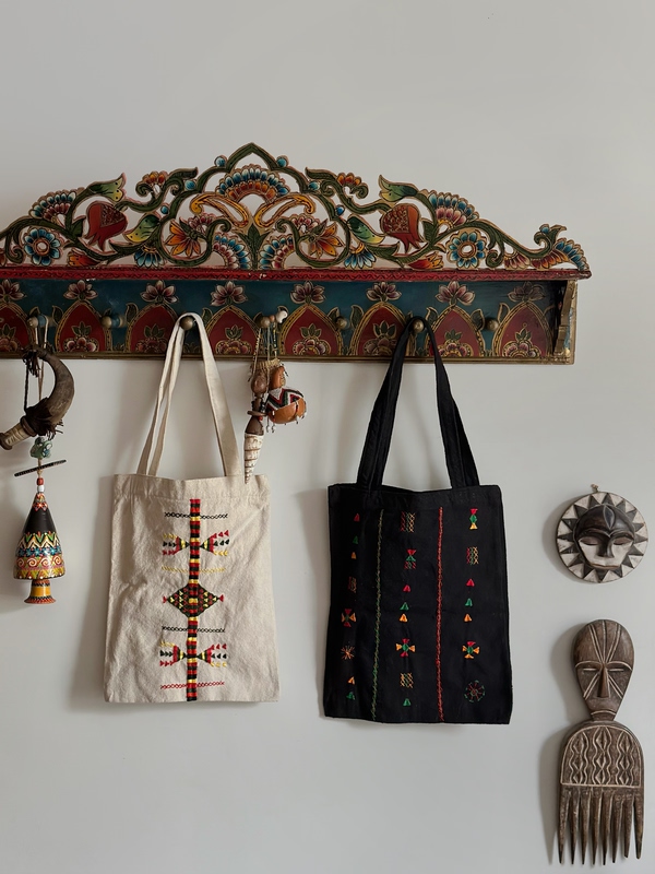 African Travel Brings Back Embroidered Totem Nomadic Ethnic Group Canvas Bag Shoulder Bag