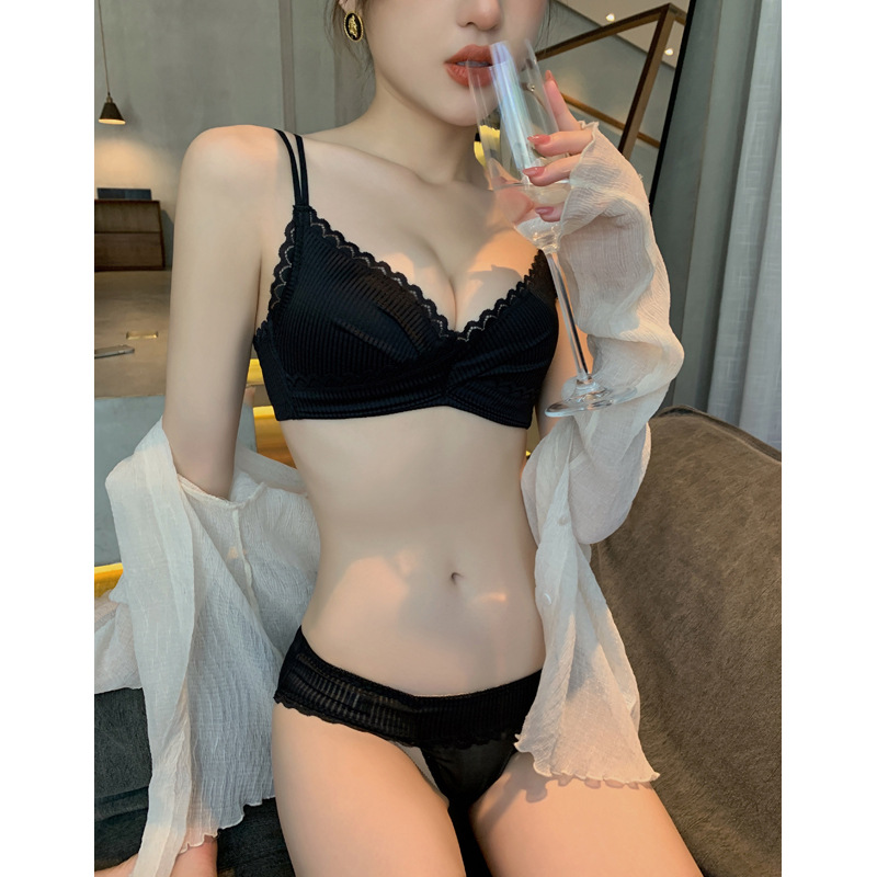 Black sexy lingerie women's small breasts gather no traces flat breasts show large upper breasts and comfortable lace cute suits