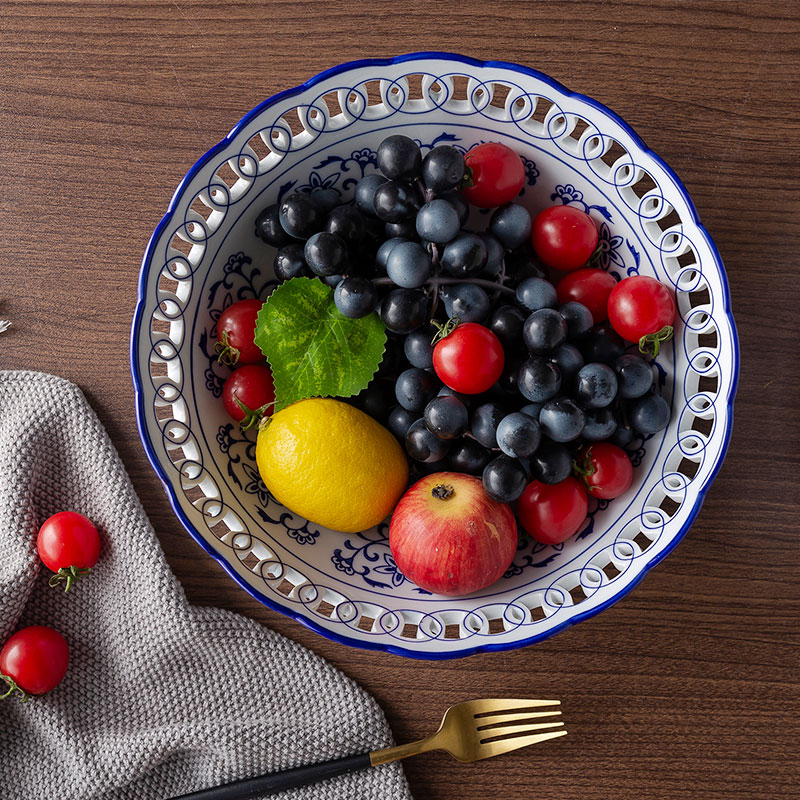Blue and white porcelain of jingdezhen ceramics furnishing articles hollow out household fruit bowl of snack plate of the sitting room tea table table decoration