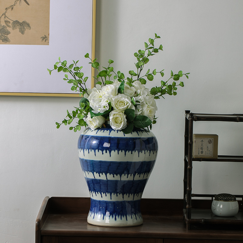 Jingdezhen ceramics general archaize of blue and white porcelain jar with cover large storage tank is Chinese style household adornment furnishing articles