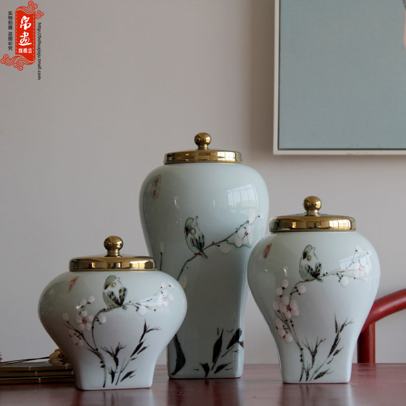 Jingdezhen ceramic household hand - made painting of flowers and dried flowers, vase gold - plated cover China sitting room adornment flowers