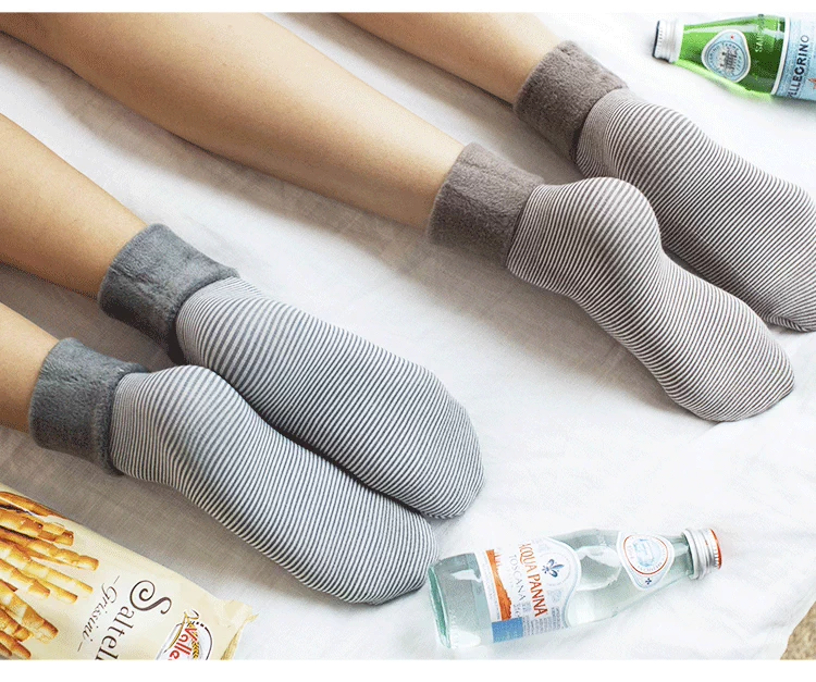 Phiên bản Hàn Quốc của tất nữ sọc ống mùa đông plus nhung dày ấm áp vớ sinh viên vớ cọc vớ xu hướng thu đông cá tính - Vớ bông