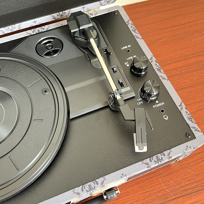 Виниловый проигрыватель 装逼送礼利器！出老美覆古黑胶唱片机3速内置立体声扬声手提箱