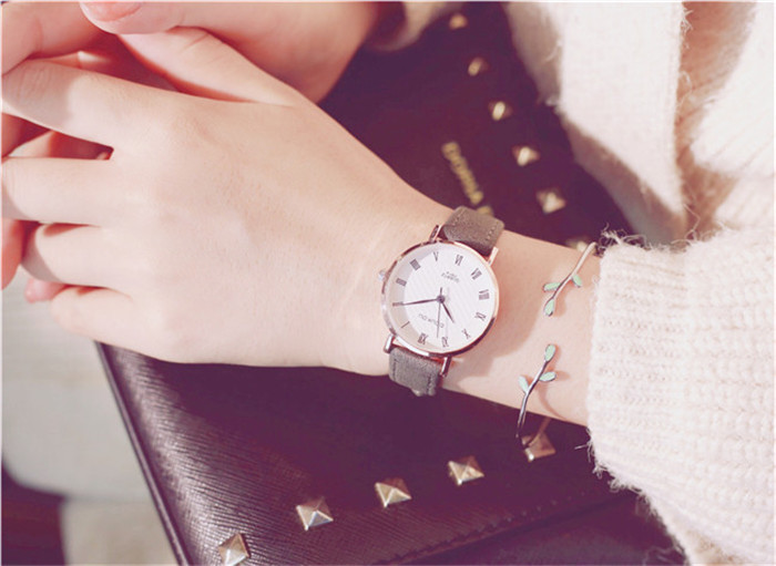 Sen vòng tay nữ phiên bản Hàn Quốc của sinh viên đơn giản hoang dã chic chic phong cách lạnh lùng nhỏ ngọc hồng lựu