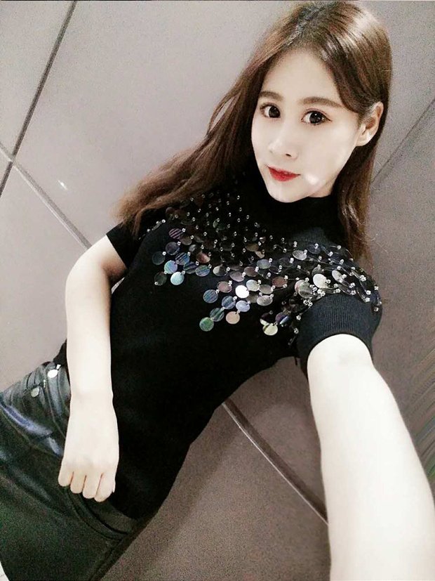 Mùa thu đông 2017 áo len mới của phụ nữ phiên bản ngắn tay Hàn Quốc của chiếc áo sơ mi tự cao nửa cổ áo màu xanh lá cây áo sơ mi sequin áo len nữ form rộng