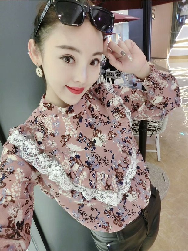Thu đông 2017 mới của phụ nữ thời trang khí chất in áo voan dài tay chạm đáy cổ áo cổ áo ren bên hoa áo thủy triều áo sơ mi công sở nữ