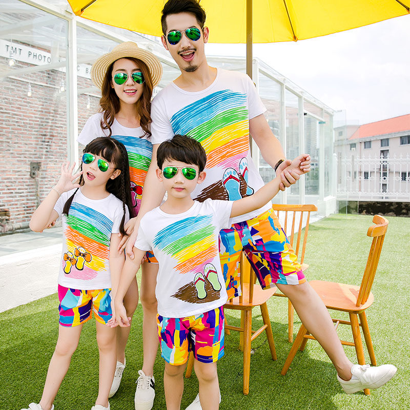 A family of three parent-child beach pants suit Summer family dress Baby girl top Short-sleeved T-shirt spring and summer