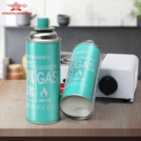 На открытом воздушном бензобаке с газовой картой на открытом воздухе.