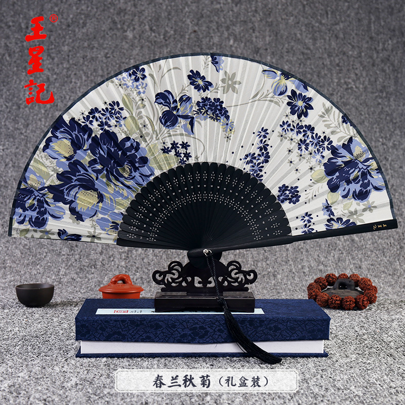 Hangzhou Uranus fan female-style folding fan Chinese style Classical Folding Fan silk fan Silk Fan Gufeng Gift Fan