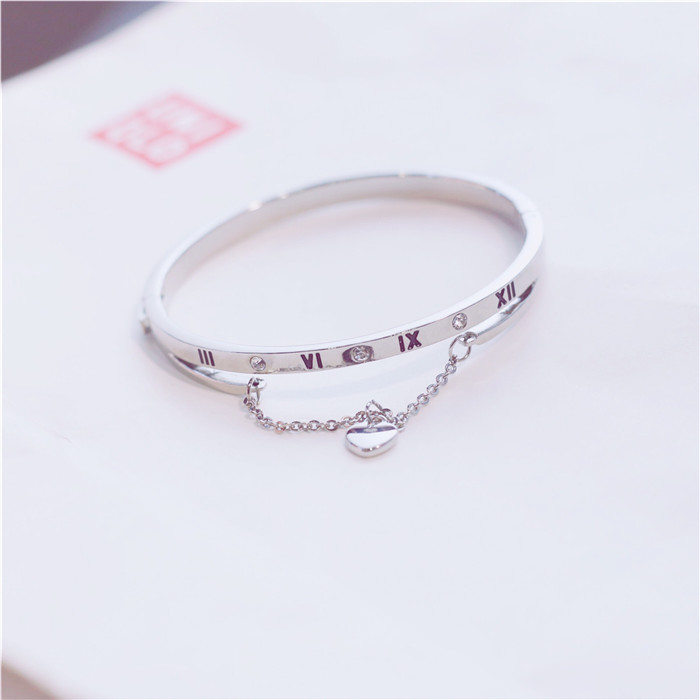 Chic net vòng tay đỏ nữ phiên bản Hàn Quốc của sinh viên đơn giản tình yêu hoang dã mặt dây chuyền cô gái ins gió vòng tay nhỏ tươi thủy triều vòng tay bạc nam