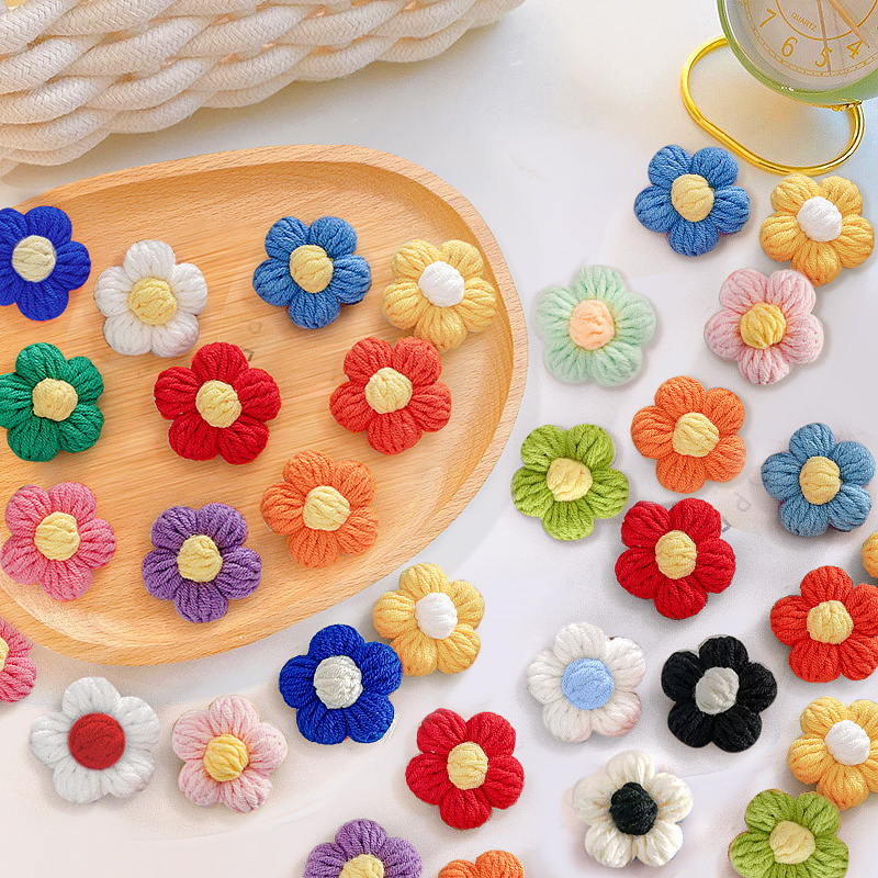 Small Red Flower Brooch for Women, Cute Japanese-Style Knitted Fabric Flower Pin, Decorative Brooch for Clothes, Bags, and Sweaters