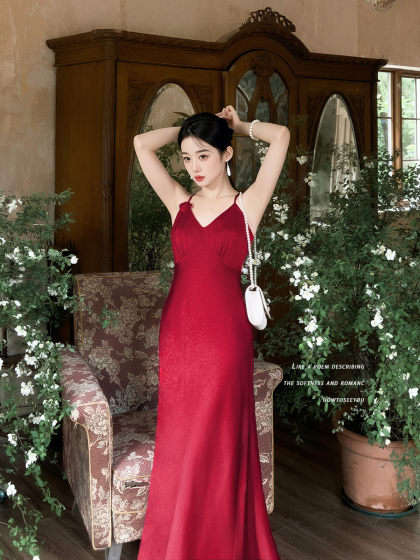 绪言｜法式复古斜裁鱼尾挂脖吊带连衣裙红色缎面轻婚纱礼服长裙夏
