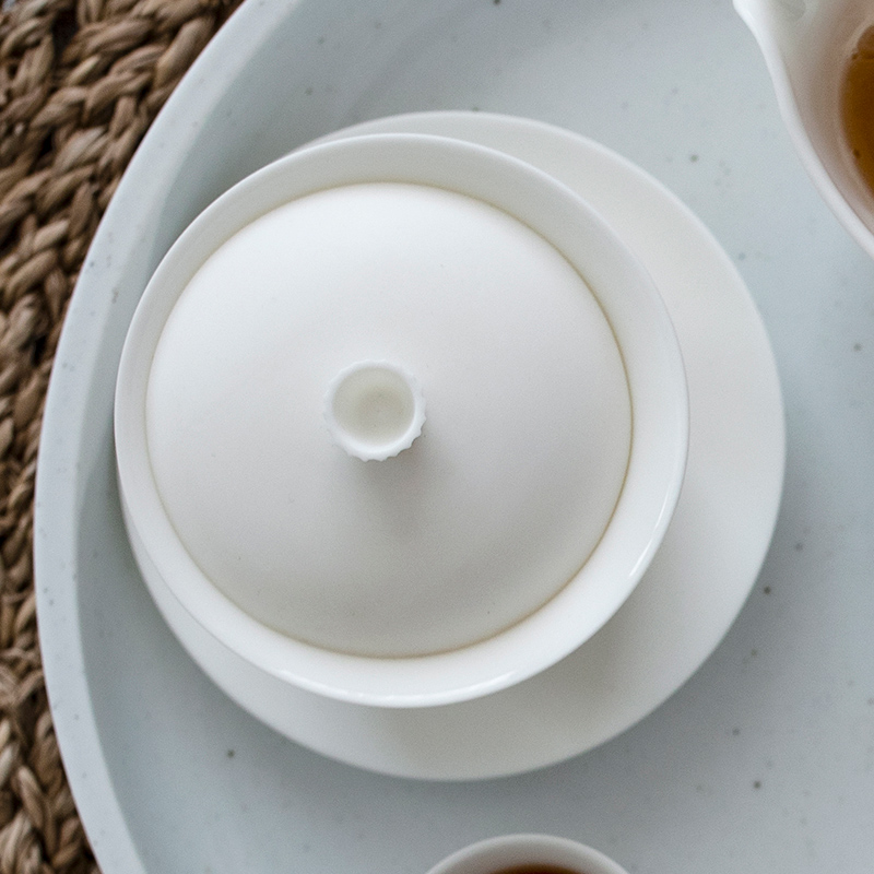Unknown white porcelain impression only three tureen ceramic bowl kung fu suit Japanese hot tea light proof with cover in a teacup