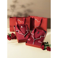 Красная подарочная коробка для влюбленных