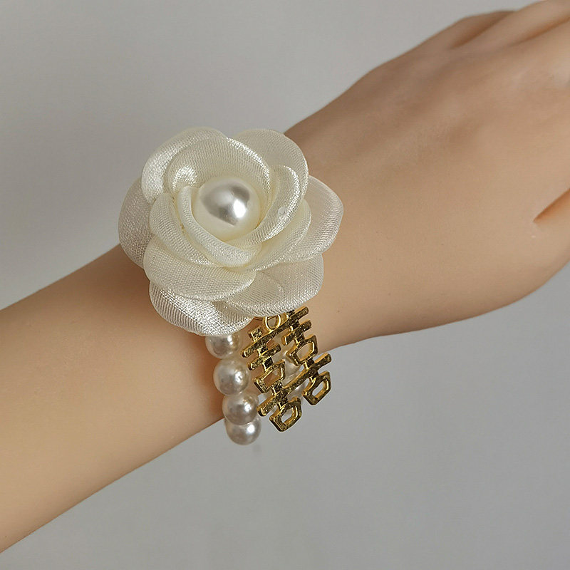 Allows a minimalist with a meritocratic wrist floral gown accessories wedding bride bridesmaids bridesmaid handmaid gift Christmas