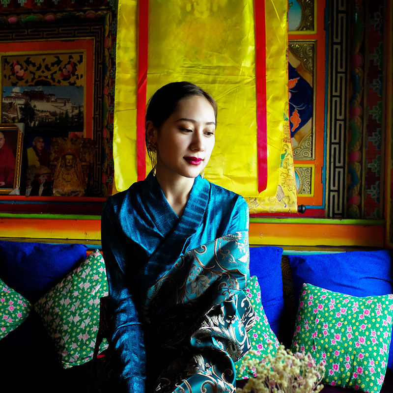 Tibetan dress female Amdo Tibetan robe Blue vines Tibetan spring and Autumn