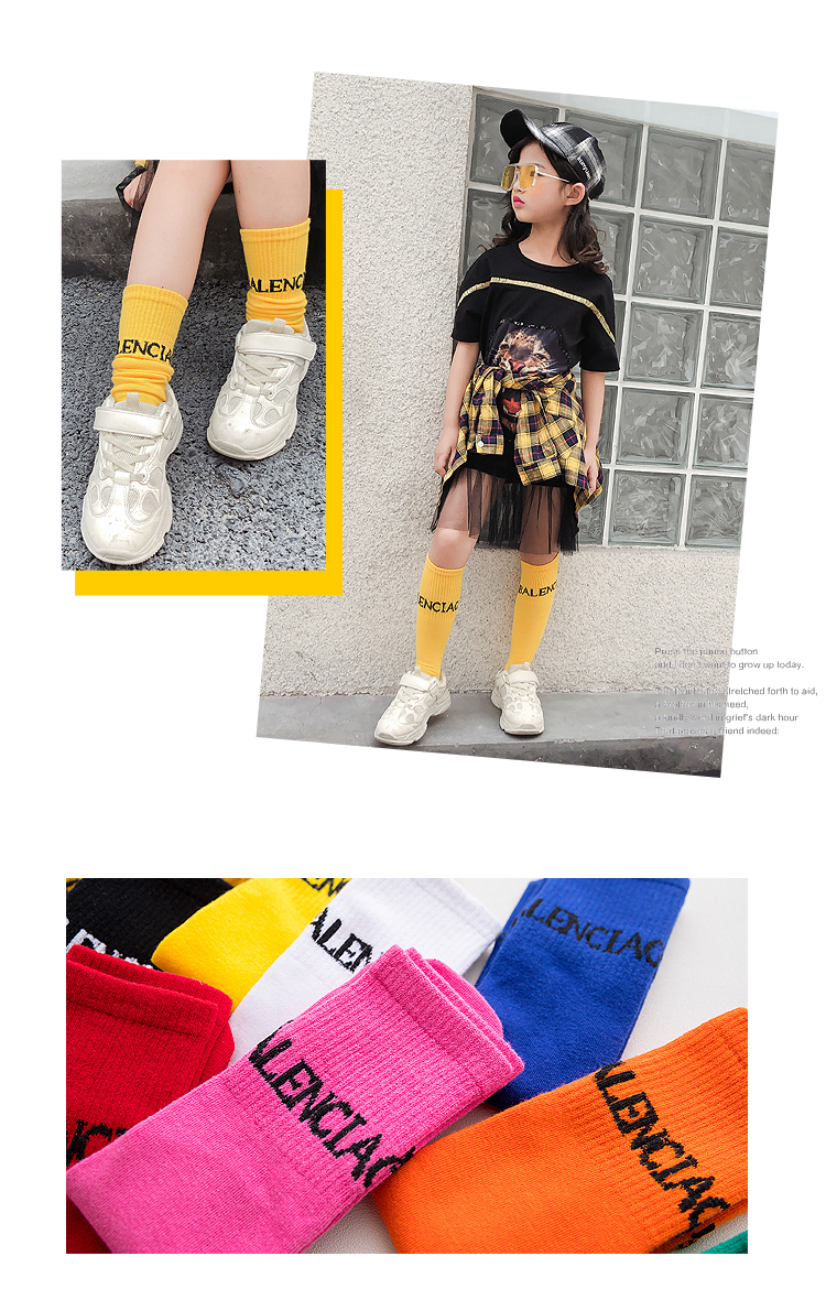 Trẻ em trong tất cotton ống trẻ em Hàn Quốc màu chữ hip-hop vớ mùa hè bé trai và bé gái thời trang vớ mùa xuân và mùa thu thời trang trẻ em
