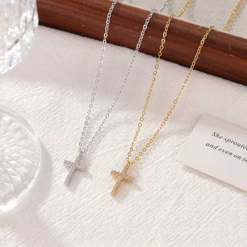 Lzmo Cross Micro-Inlaid Zircon Necklace for Women, Titanium Steel, Non-Fading, Fashionable, Versatile, Niche Stainless Steel Clavicle Chain