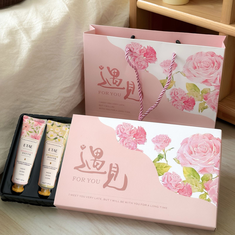 Souvenir Hand Cream Gift Box Set, Winter Hydrating, Moisturizing, Refreshing, Anti-Drying, Small Gift for Giving