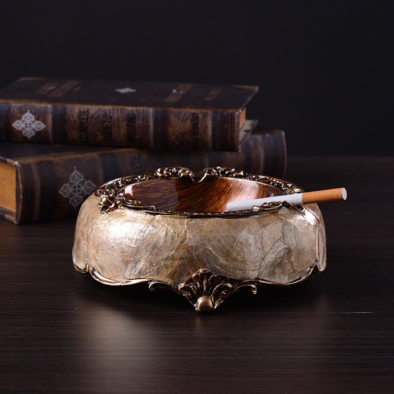 European retro luxury high-grade ashtray creative personality American office household large living room coffee table ornaments