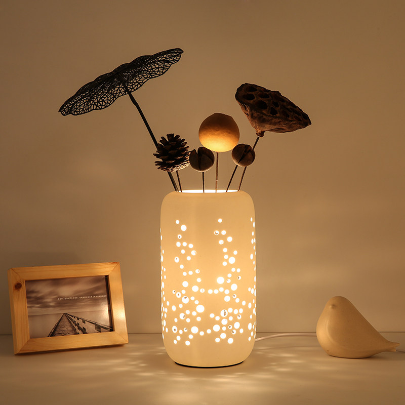 Creative Nordic table lamp ceramic decoration flower arrangement eye protection warm and romantic bedroom bedside girl wedding dimming table lamp
