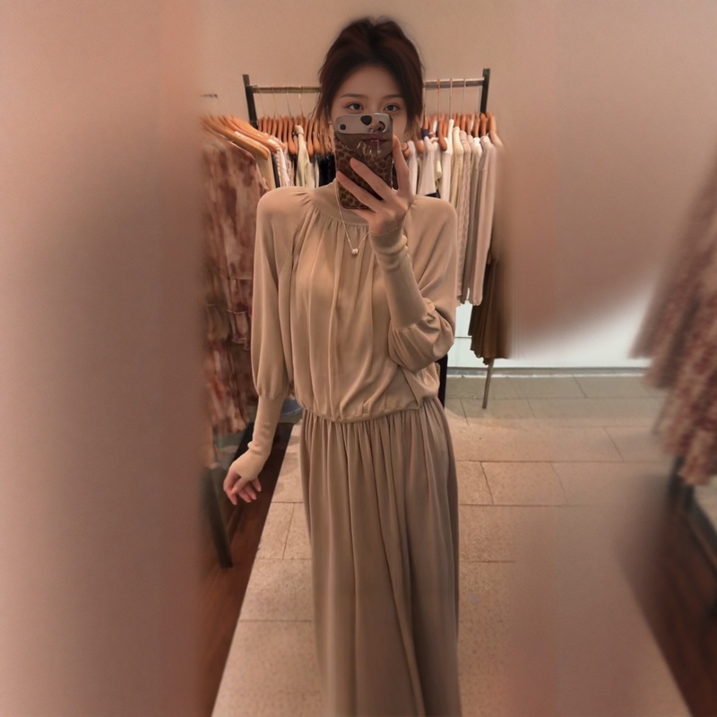 Mols High-Neck Lantern Sleeve Pleated Knit Top Women's 2026 Autumn New Slimming Elegant Top and Skirt Set Mols High-Neck Lantern Sleeve Pleated Knit Top Women's 2026 Autumn New Slimming Elegant Top and Skirt Set