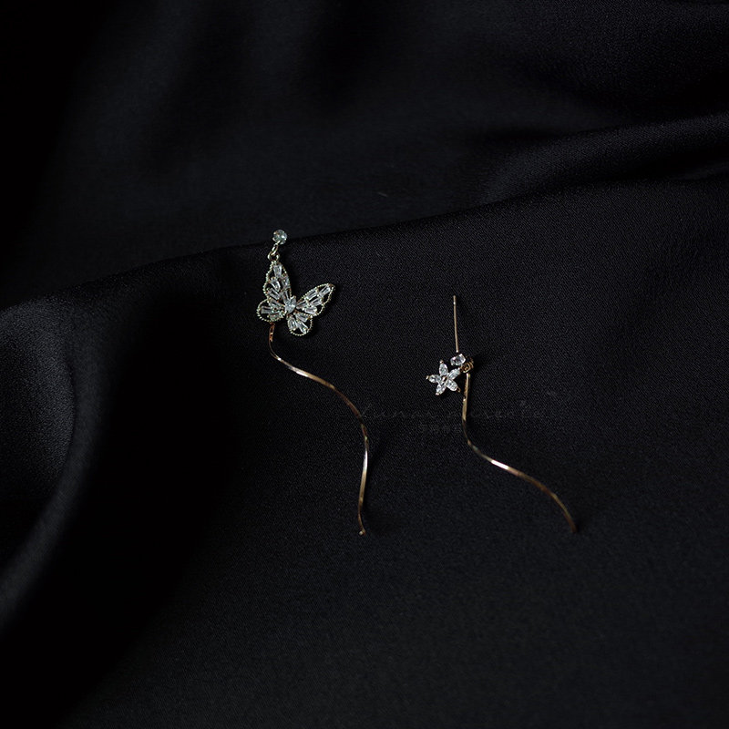Yuyue Youyu Butterfly Stud Earrings Asymmetric Design Niche Original Simple Temperament Sweet Cool Dark Earrings Women