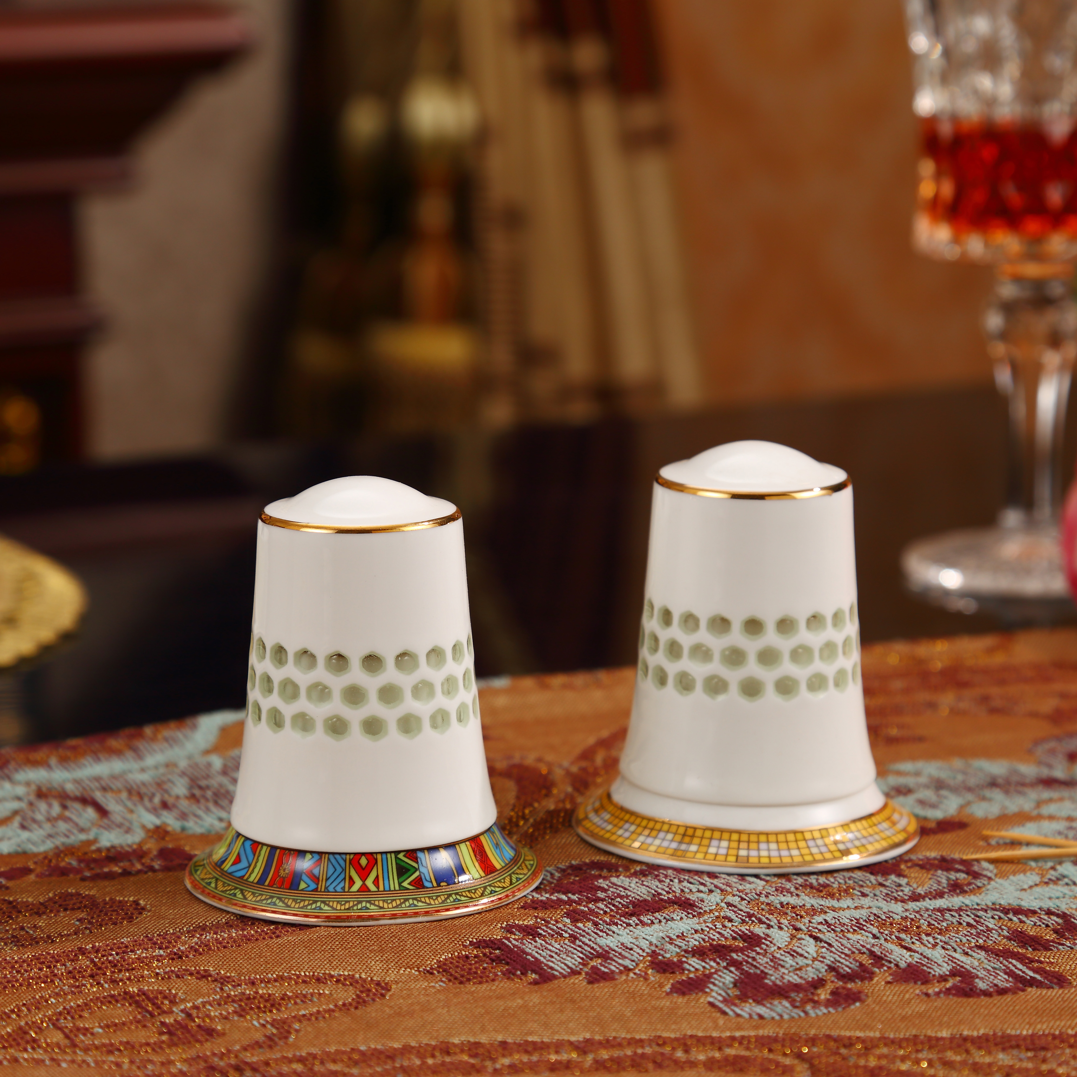 European-style ceramic home dining table exquisite toothpick holder toothpick box toothpick bottle cotton swab holder creative living room home decoration